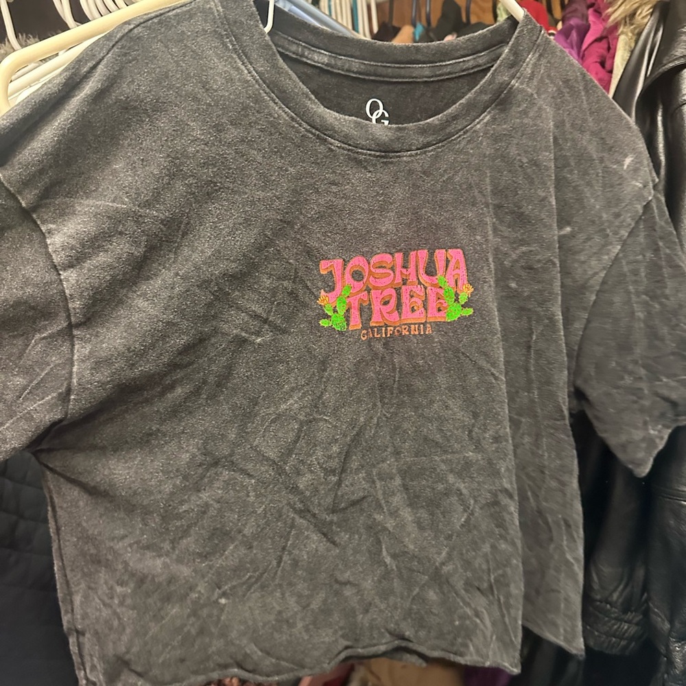 Joshua Tree Graphic Crop‎ Top - Black